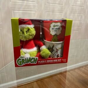 New! Dr. Seuss The Grinch 3 Piece Plush & Cocoa Mug Set Perfect Gift